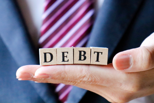 Danilo Regis Fernando Pinto explica como renegociar dívidas sem cair em armadilhas, garantindo acordos justos e evitando juros escondidos.