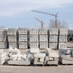 Entenda como a escolha dos artefatos de cimento influencia diretamente o custo final da obra, com a experiência e visão técnica de Valderci Malagosini Machado.